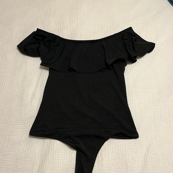 Black off the shoulder body suit - Picture 2 of 3